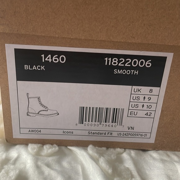 ✨NEW!✨Dr. Martens Vegan Jadon II Lace-Up Boots - Picture 7 of 10